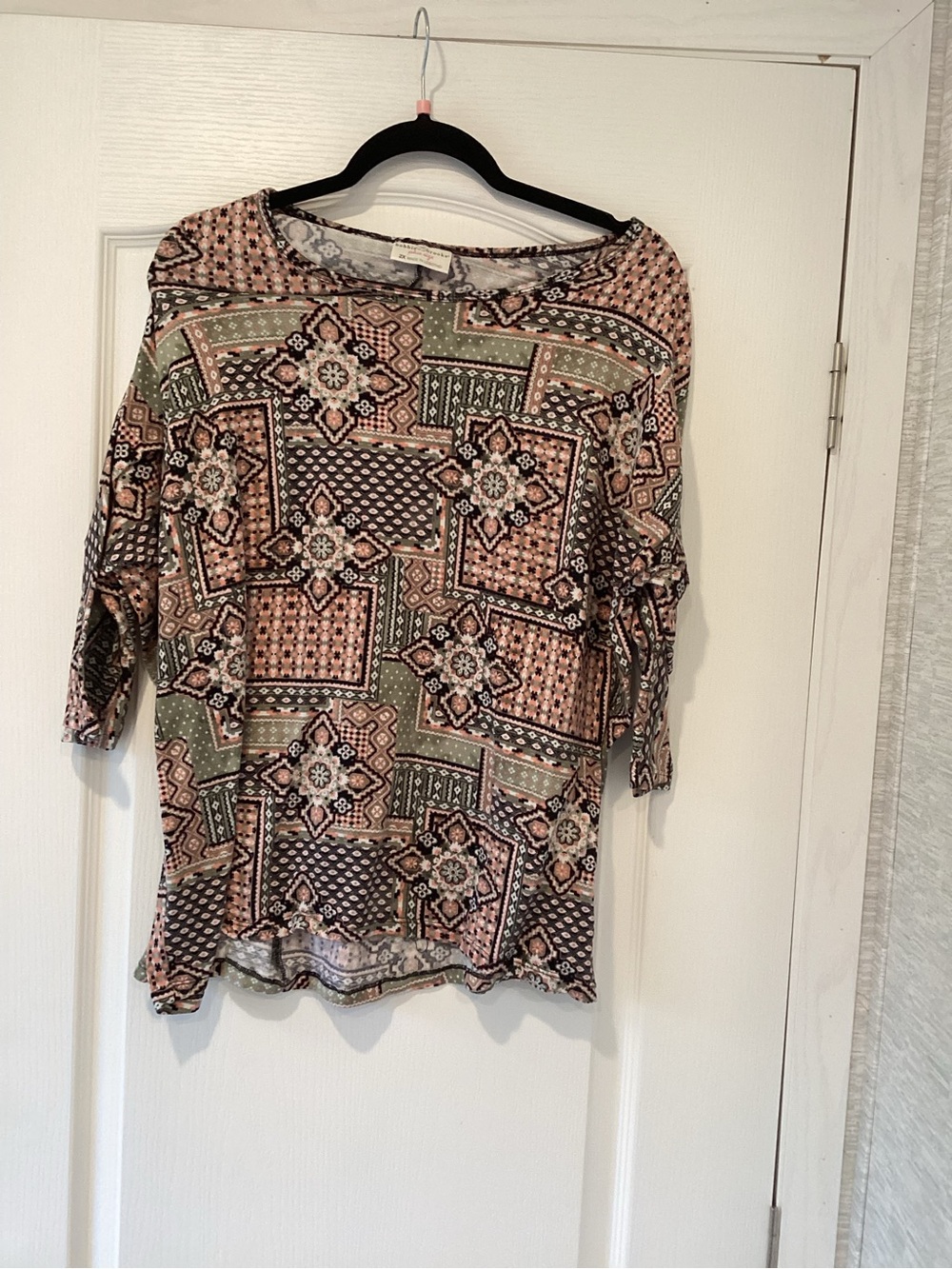 Bobbie Brooks Scoop Neck Long Sleeve Top in Pink & Green Patchprint 2XL EUC